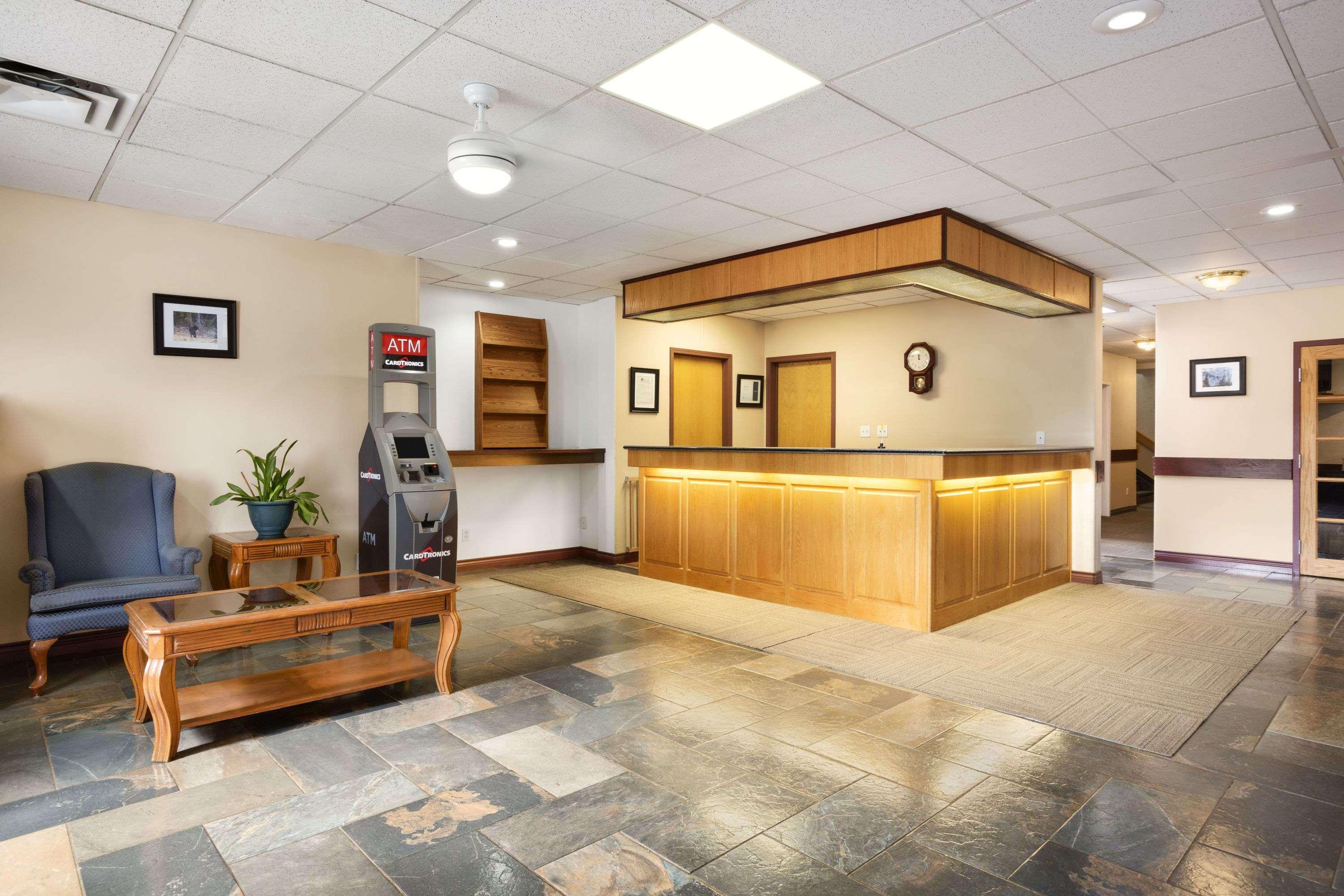 Days Inn By Wyndham Гінтон Екстер'єр фото